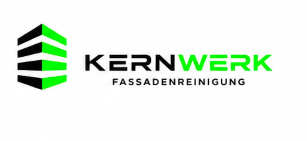 Logo der Firma Kernwerk Fassadenreinigung mit einem schwarz-grünen Symbol eines stilisierten Gebäudes.