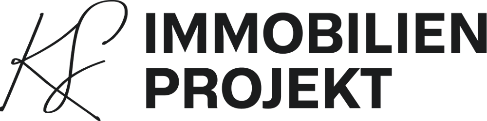 Schwarze, geschwungene Initialen "KS" neben dem Text "IMMOBILIEN PROJEKT" auf dunkelgrünem Hintergrund.