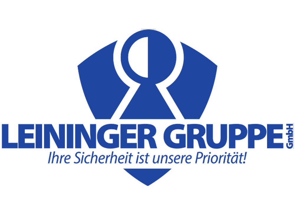 Leininger Gruppe Logo: Ein blaues Symbol, das einen stilisierten Schlüssel und einen Menschen darstellt, mit dem Text "Ihre Sicherheit ist unsere Priorität!".