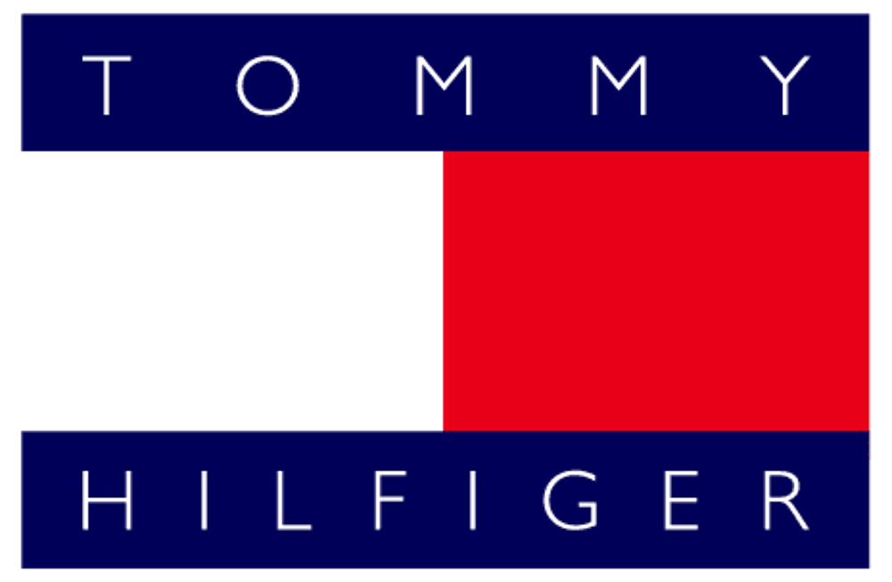 Logo: TOMMY HILFIGER in Weiß auf dunkelblauem Grund, mit rotem und weißem Rechteck in der Mitte.