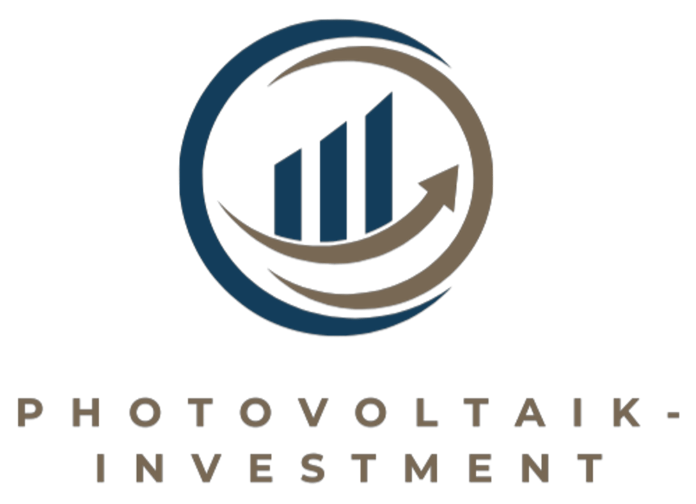 Logo: Drei blaue Balken mit einem aufsteigenden Pfeil in einem braunen und blauen Kreis, darunter "PHOTOVOLTAIK-INVESTMENT".