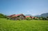 Ferienwohnungen Reutte – Chalets im Ferienresort Hahnenkamm in ruhiger Lage mit Bergpanorama