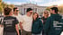 Sechs Menschen in Wearmorrow® Shirts und Hoodies vor dem Fridericianum in Kassel, auf den Rücken stehen Menschenwürde ist keine Meinung und Weniger gegeneinander Mehr miteinander