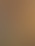 Zwei Frauen malen ein abstraktes Bild mit leuchtenden Farben und Herzmotiven.