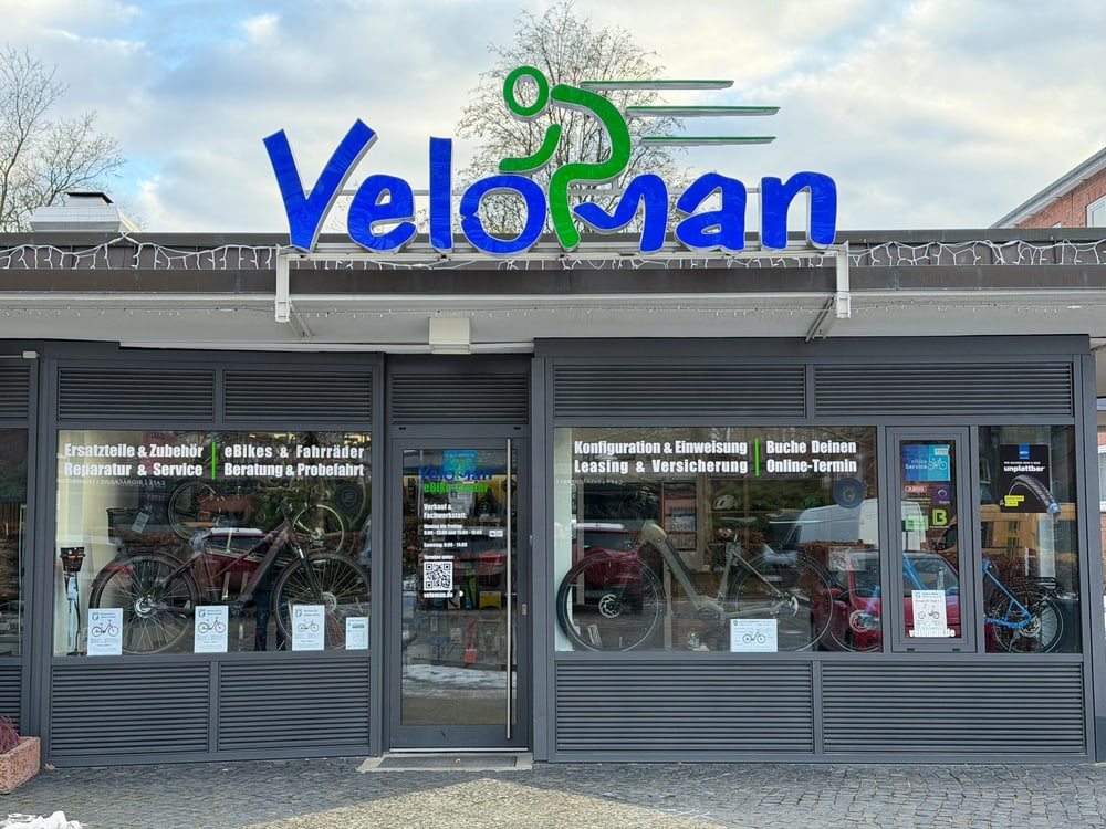 Ladenfront des Veloman eBike-Centers am Holitzberg 298 in Hamburg-Langenhorn