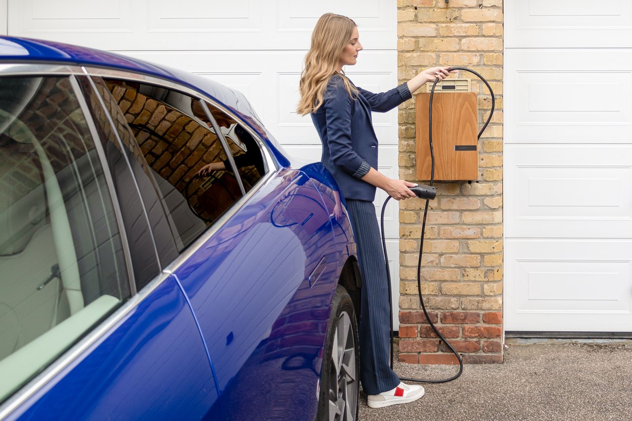 Tesla Wall Connector vs. Mobile Connector: Which Should You Install in Orange?