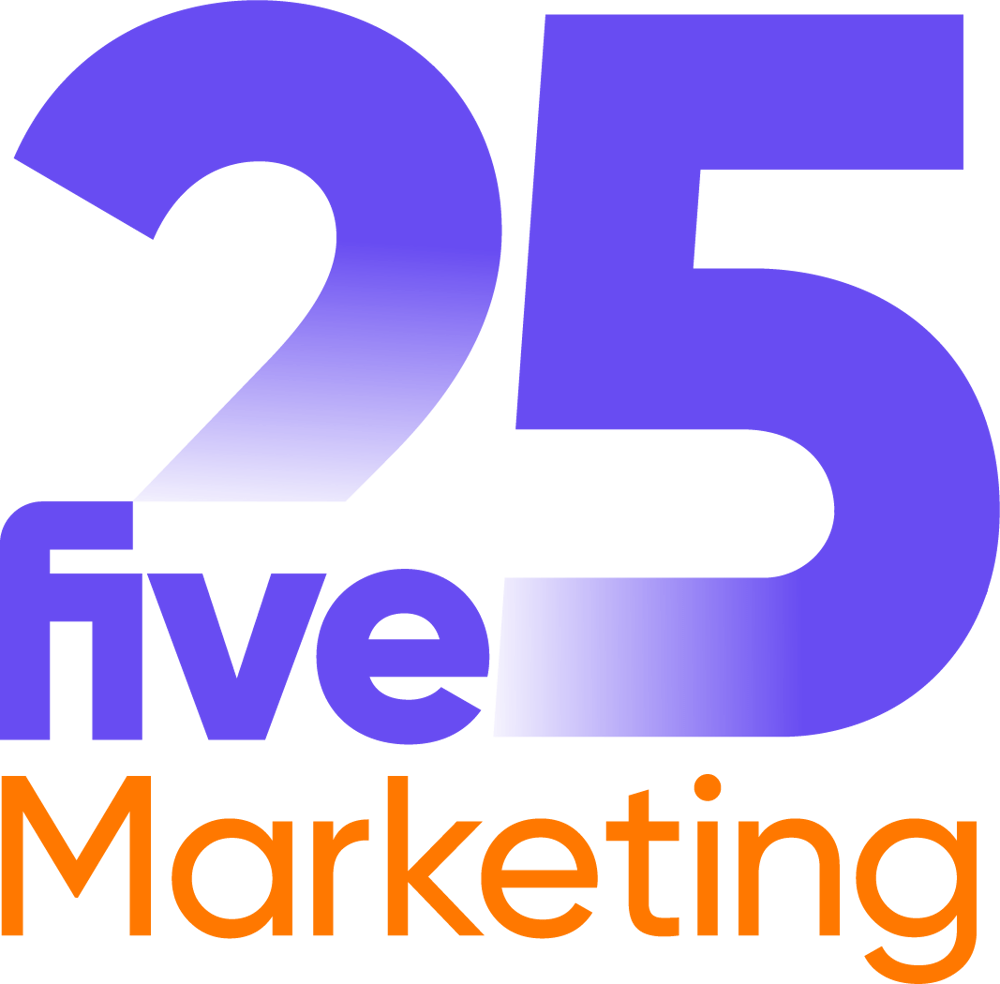 Lila Nummer 25 über dem Wort "five" und dem orangefarbenen Wort "Marketing".