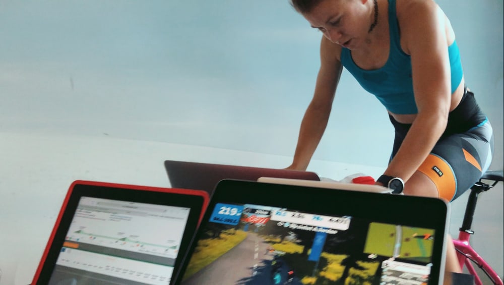 Julia Mayer beim Zwift-Rennen der eCycling League Austria