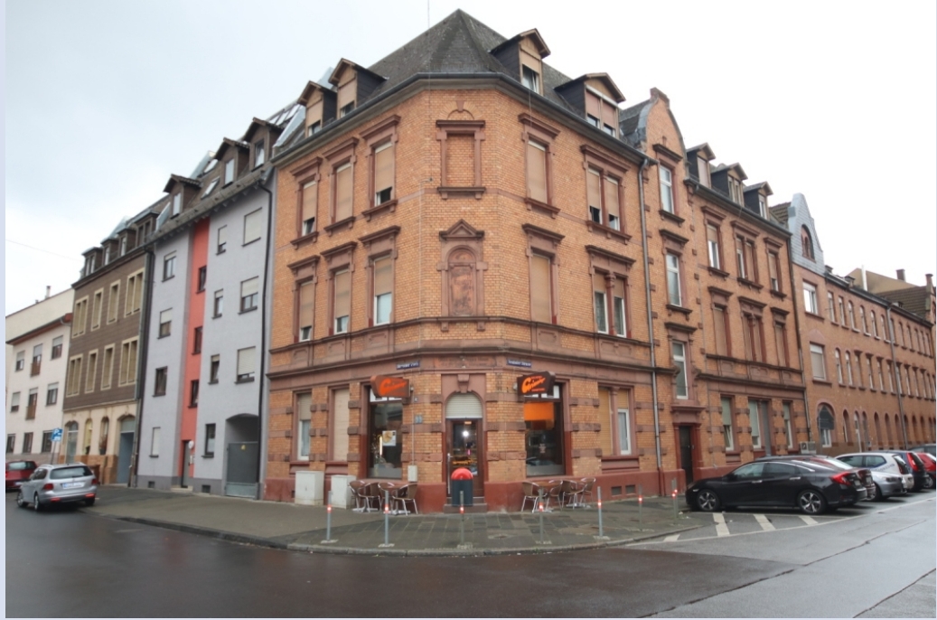 Vorher: Unsanierte Backsteinfassade