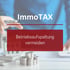 Eine Person hält einen Stift über ein Modellhaus, mit den Texten "ImmoTAX" und "Stiftung gründen".