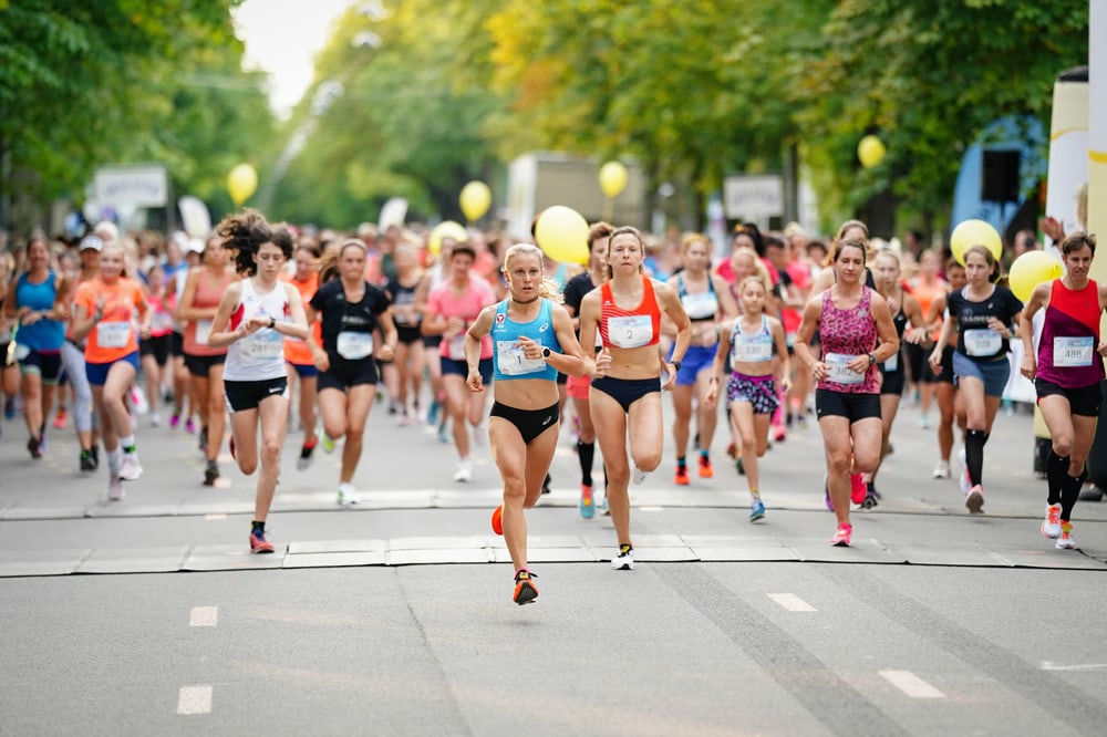 Läuferinnen beim Frauen Fun Run 2021 im Wiener Prater
