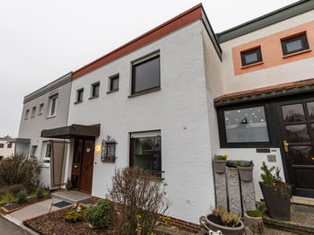 Verkaufte Immobilie: Reihenhaus mit großem Garten & Garage in ruhiger Lage in Klingenberg