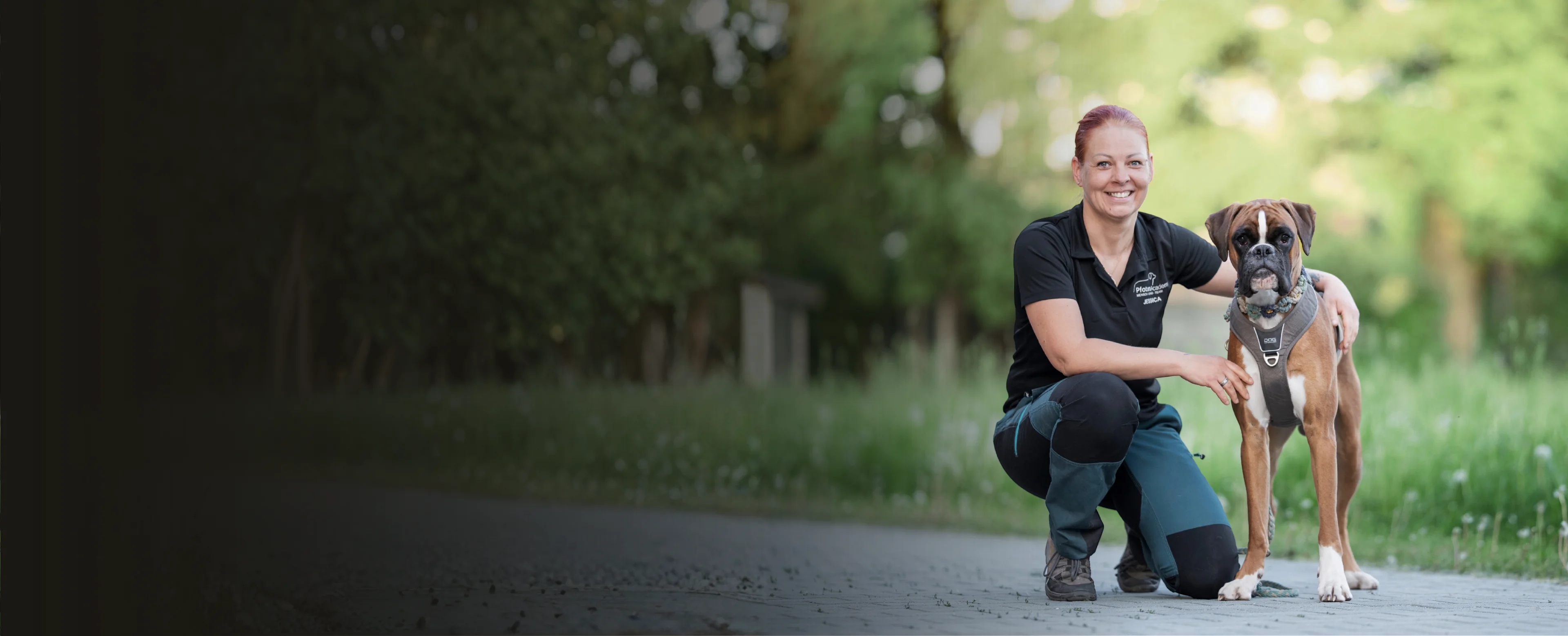 Hundetrainerin Jessica mit ihrem Hund Jeff