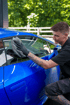 Mitarbeiter von Mr. Shine bei der professionellen Fahrzeugaufbereitung in Graz