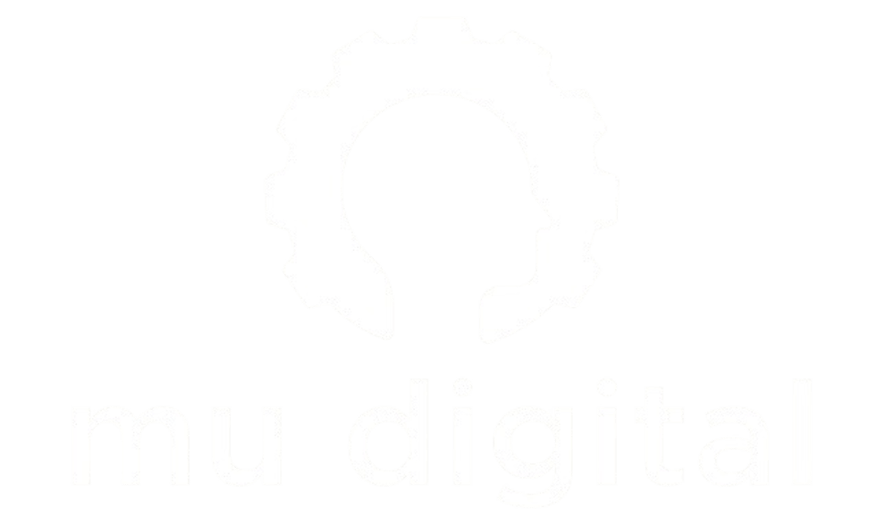 Schwarzes Zahnrad mit menschlichem Kopfprofil und dem Text "mu digital" auf dunkelgrünem Hintergrund.