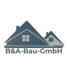 Hier erkennen wir das Logo der B&A-Bau-GmbH. Es sind zwei aneinandergereihte Dächer. Es ist ein Bauunternehmen.