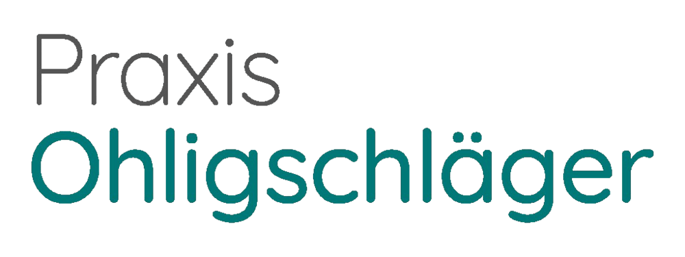 "Praxis Ohligschläger" Text in Grau und Türkis auf dunkelgrünem Hintergrund.
