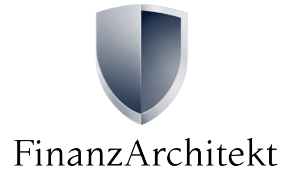 Silberner Schild über dem Text "FinanzArchitekt" auf dunkelgrünem Hintergrund.