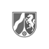 Wappen mit einem steigenden Pferd, einem geschwungenen Band und einer fünfblättrigen Rose auf grauem Hintergrund.