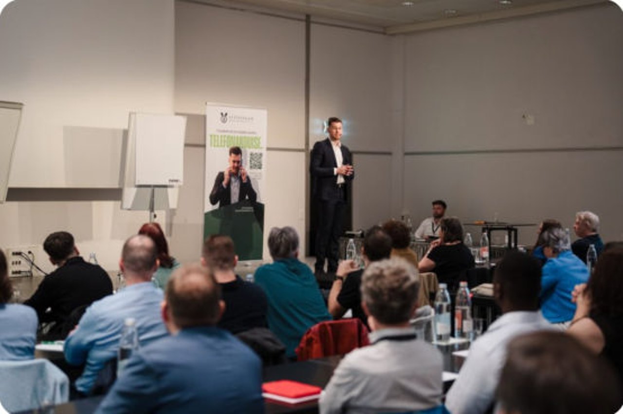 Vortrag vor vollem Saal