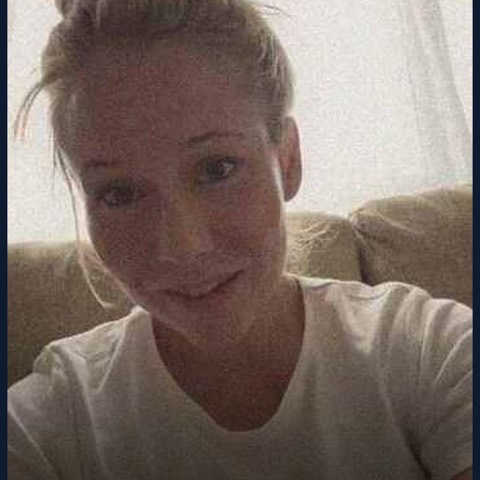 Sandra, 41