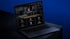 Ein Laptop auf dunklem Grund zeigt die KR Coaching Website mit Fitness-Angeboten wie Personal Training und Online Coaching.