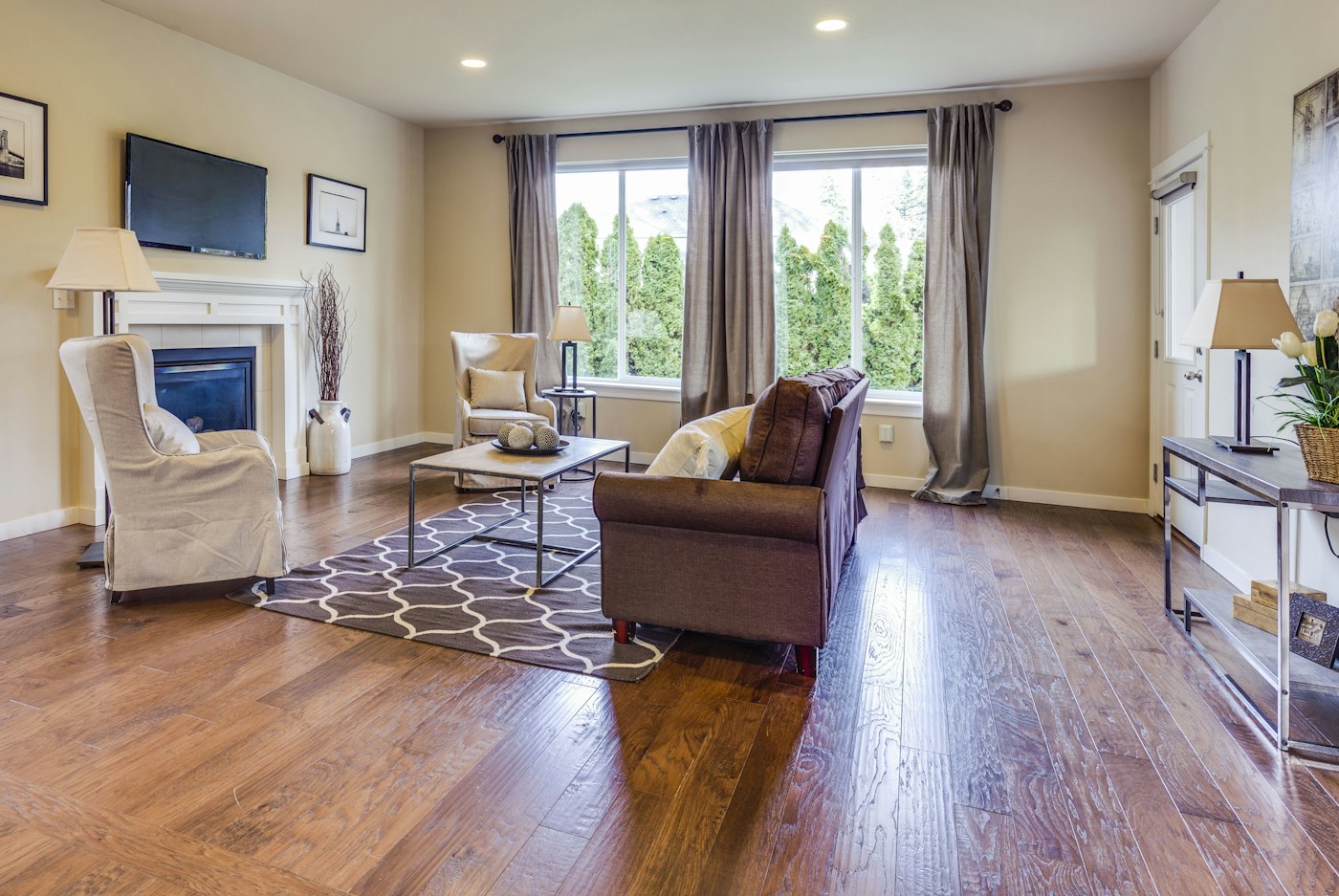 Finished wood flooring running through a Daly City home