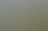Hochzeitsgesellschaft posiert vor einem großen weißen Tipi-Zelt auf einer grünen Wiese für ein Gruppenfoto aus der Luft.