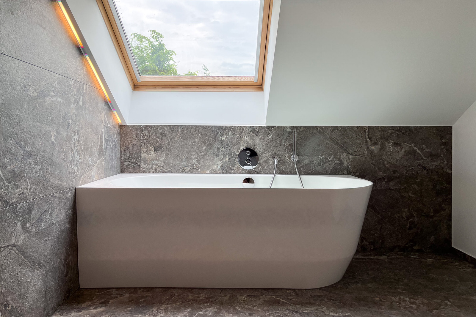 Badezimmer im Dachgeschoss