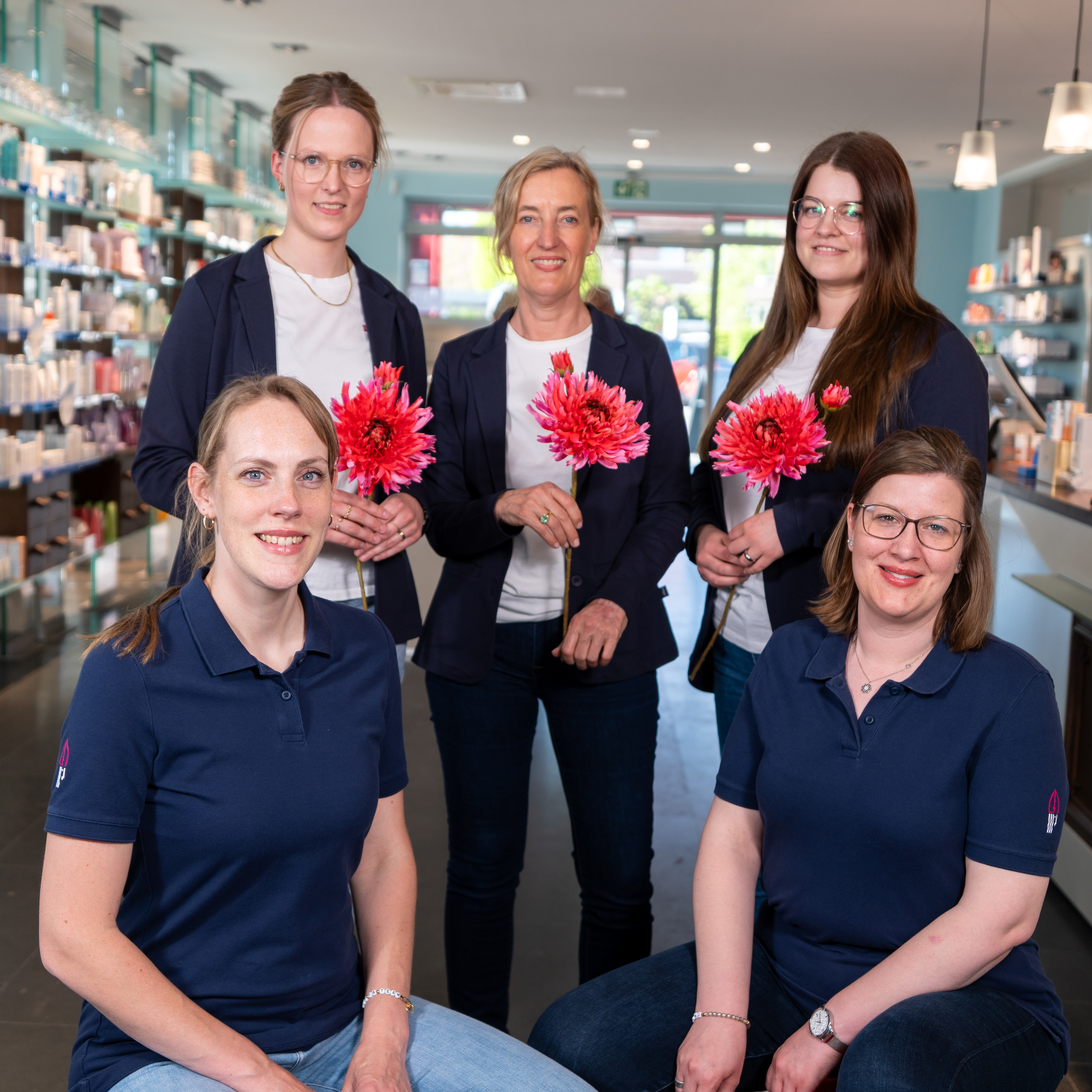 Heller Offizinraum der Ludgerus Apotheke