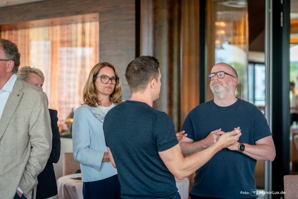Netzwerken beim KI Business Breakfast