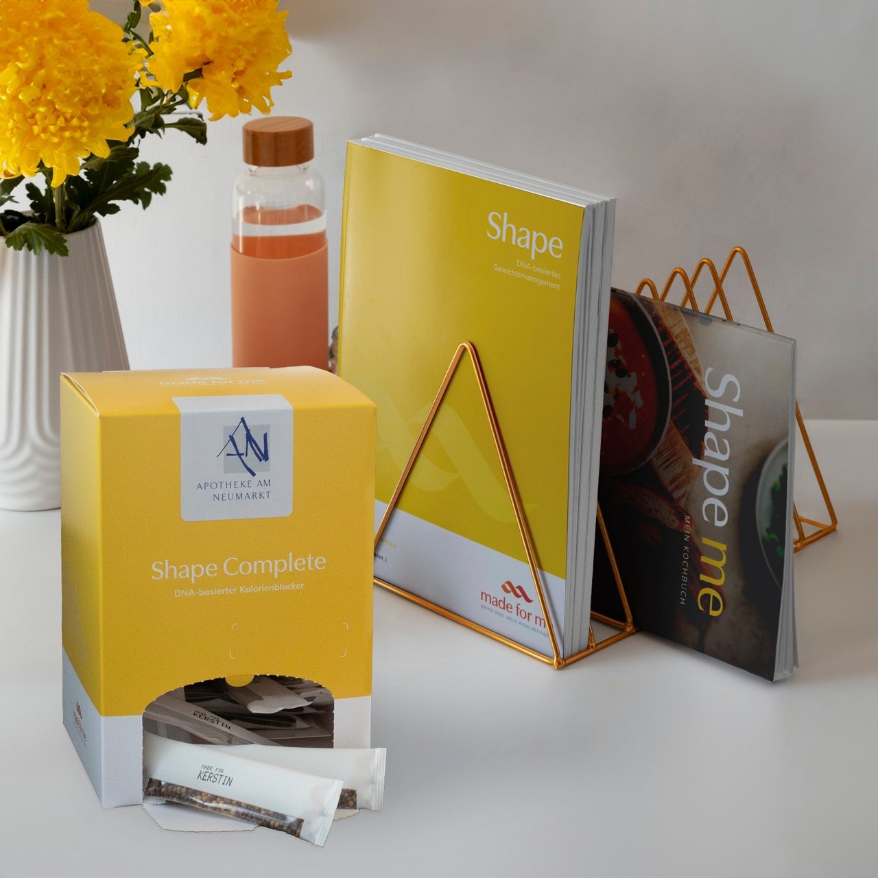 Shape Complete Box von made for me, dekorativ arrangiert