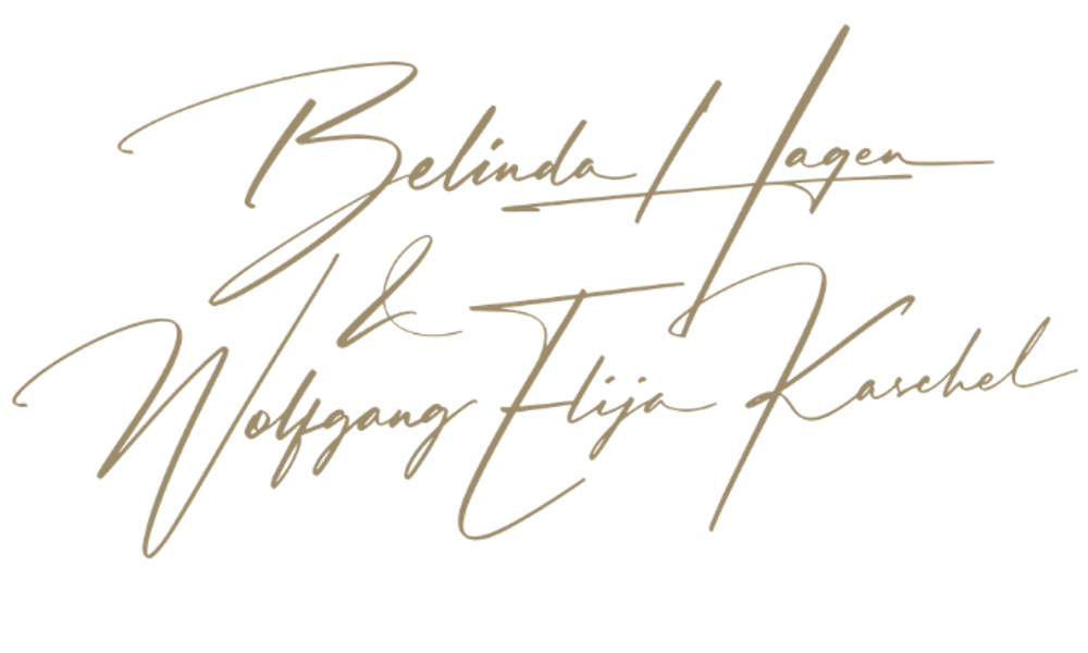 Goldene Handschrift Belinda Hagen & Wolfgang Elija Kaschel auf schwarzem Hintergrund.