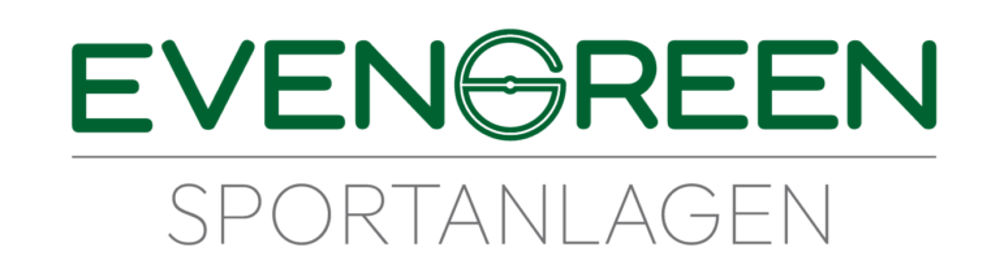 Logo mit dem Wort „EVEN GREEN“ in Grün und „SPORTANLAGEN“ in Grau, getrennt durch eine graue Linie.