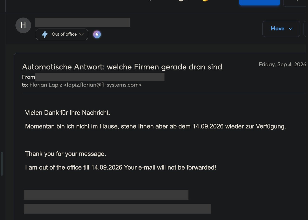 Automatische Abwesenheitsnotiz im Postfach, Namen und Adressen geschwärzt