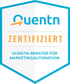 Quentn ZERTIFIZIERT, Quentn-Berater für Marketingautomation Logo auf einem sechseckigen Abzeichen.