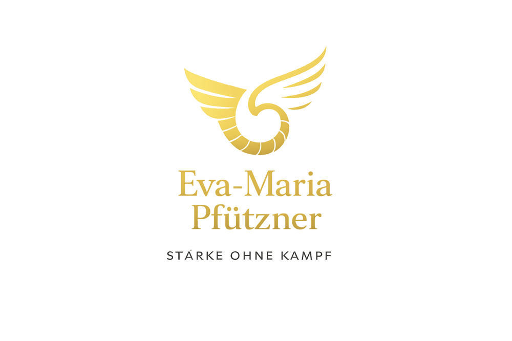 Goldene ineinander verschlungene Buchstaben "EP" neben dem dunkelblauen Text "Eva-Maria Pfützner".