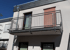 Edelstahl Balkon mit senkrechten Füllstäben, Montage von Unterleibplatte Balkon