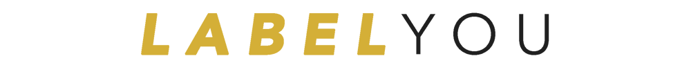 Der Text "LABEL YOU" in Gold und Weiß auf grünem Hintergrund.