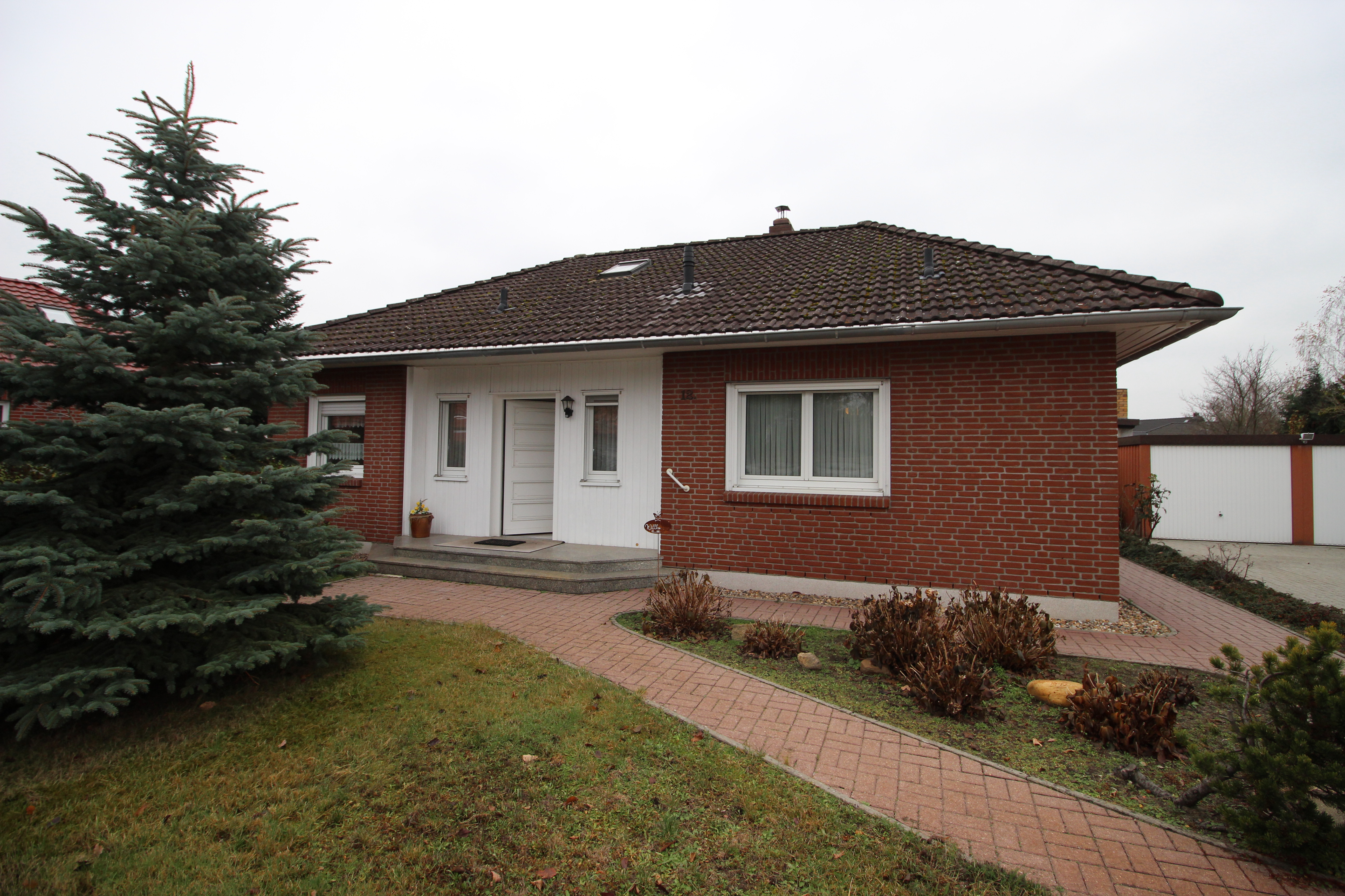 Doppelhaushälfte in Cottbus – Wohnhaus mit Garten