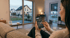 Frau bedient Smart-Home-App auf dem Smartphone im Wohnzimmer zur Steuerung von Licht und Heizung.