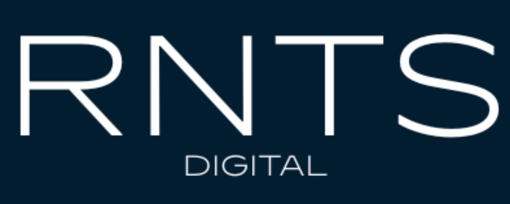 Logo mit weißem Text "RNTS DIGITAL" auf dunkelblauem Hintergrund.