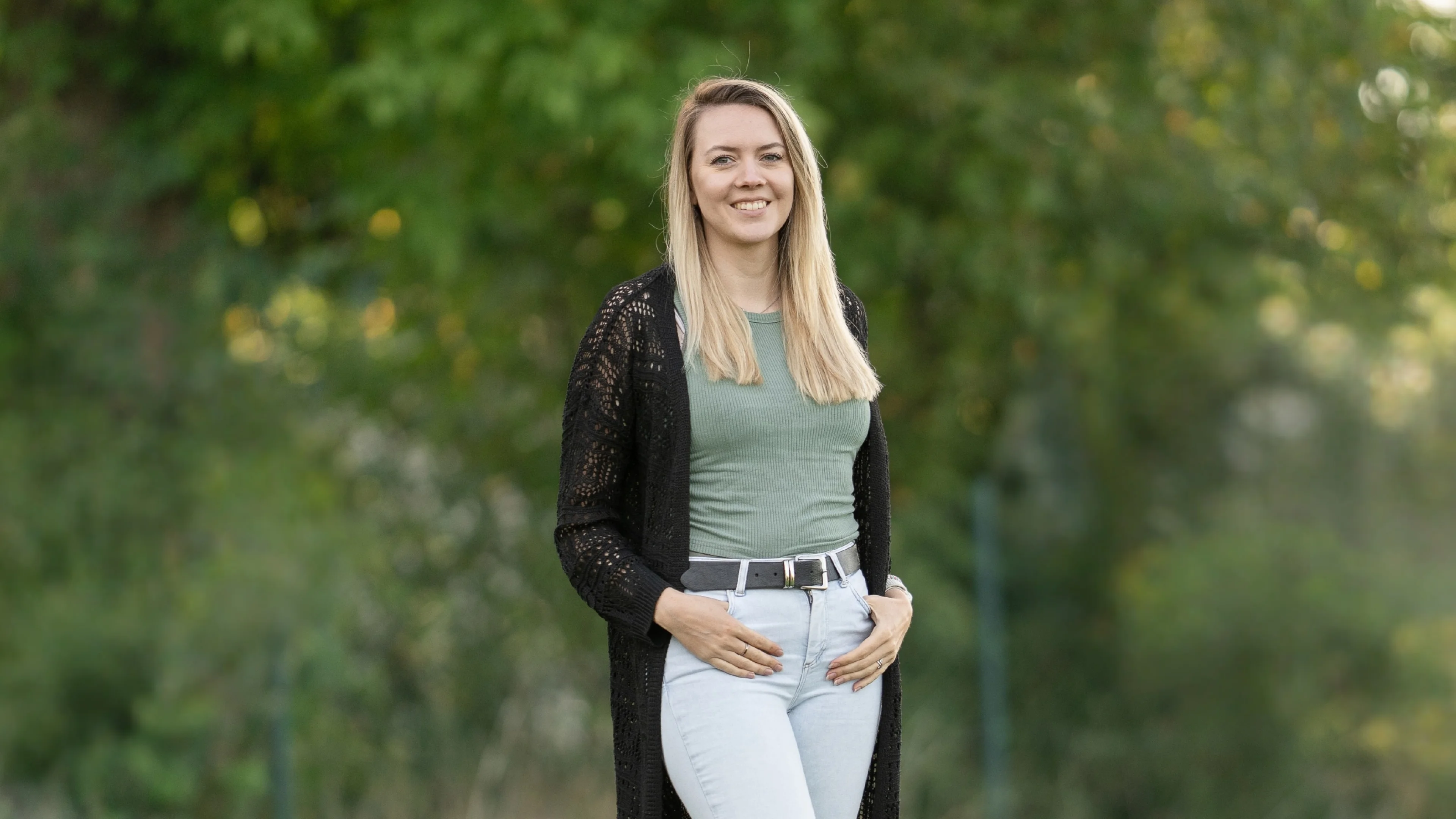 Anna Wagmann auf einer Wiese