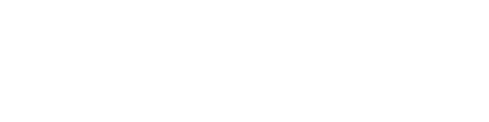 Logo von Sophie Mayer Hairstylist mit weißer Schrift auf schwarzem Hintergrund.