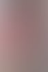Zwei Maler in verschmutzter Arbeitskleidung lächeln vor einem weißen Lieferwagen mit offener Hecktür.