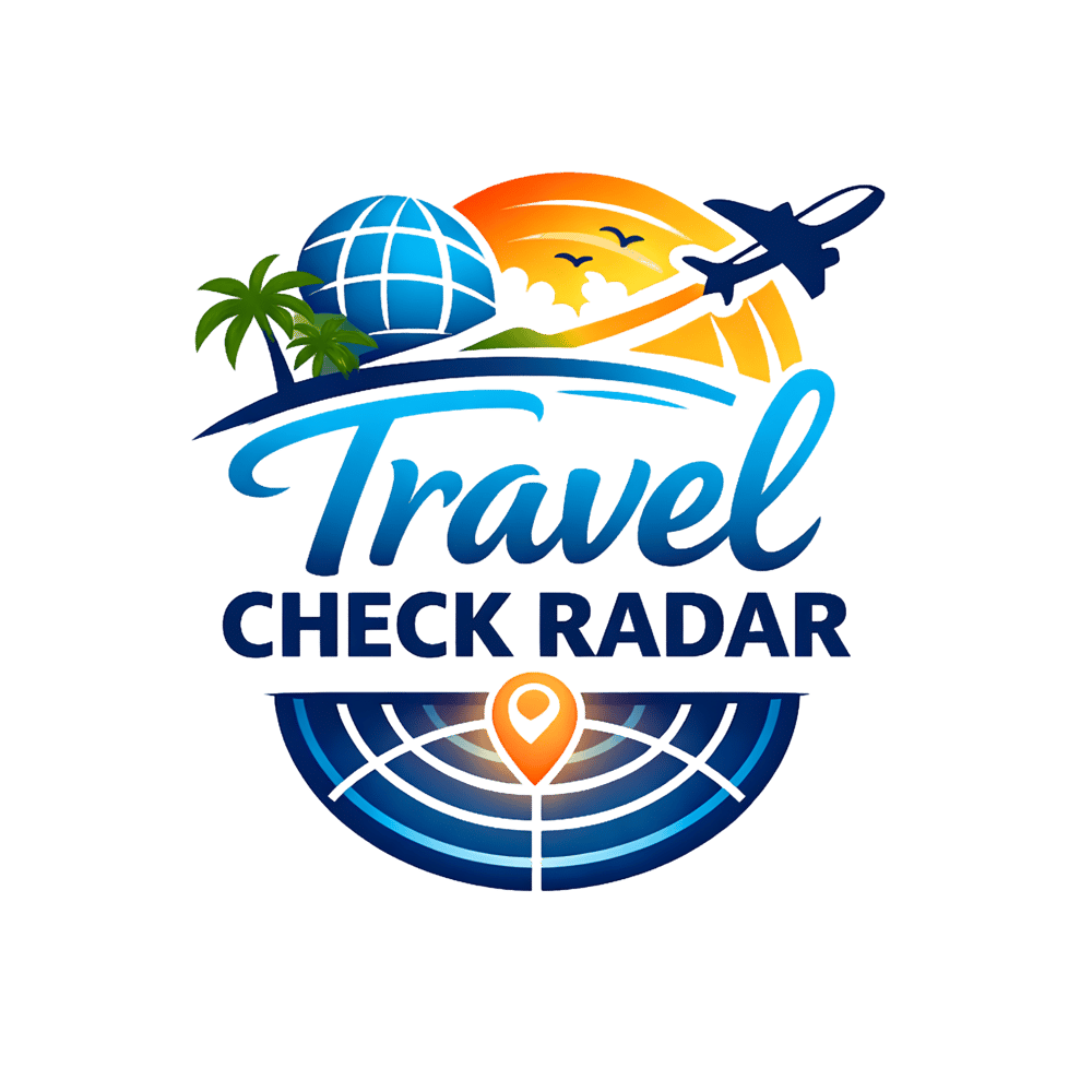 Ein Logo mit einem blauen Globus, Palmen, Flugzeug, Sonne und dem Text „Travel Check Radar“ über einem orangefarbenen Ortungsmarker auf einem Radar.