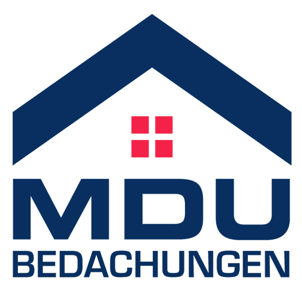 Blaues Dach mit rotem Fenster über den Worten MDU BEDACHUNGEN.
