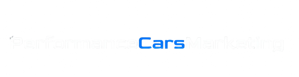 "Performance Cars Marketing"-Logo in Weiß und Blau auf weißem Hintergrund.