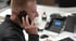 Bild von Mitarbeiter am Telefon
