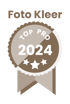 Foto Kleer Auszeichnungssiegel Top Pro 2024 mit drei Sternen auf schwarzem Hintergrund.